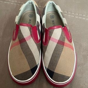 Burberry Kids Slip On Sneakers SZ 30 Euro/29 US